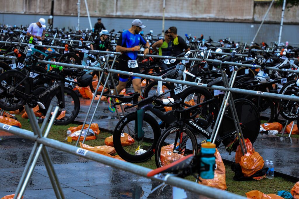 Strategia żywieniowa na dystansie 1/2 Ironman – ile węglowodanów i sodu przyjmować na godzinę?